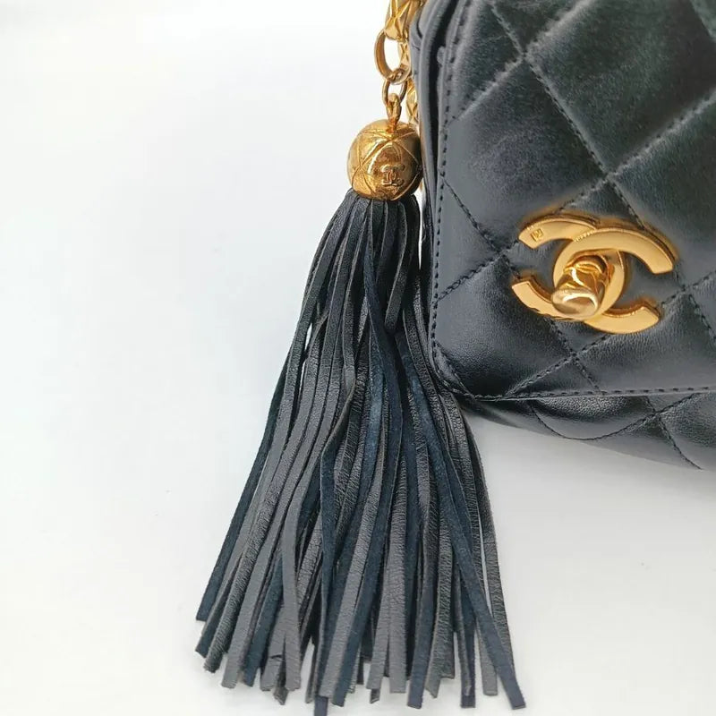 ra575-chanel-vintage-black-lambskin-gold-chain-camera-bag