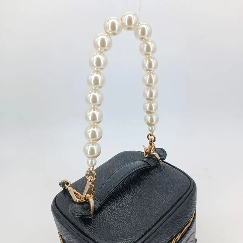 jt097-chanel-vintage-black-caviar-leather-cosmetic-bag