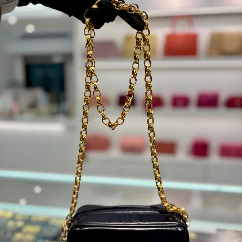 rc584-chanel-vintage-navy-lambskin-gold-chain-camera-bag