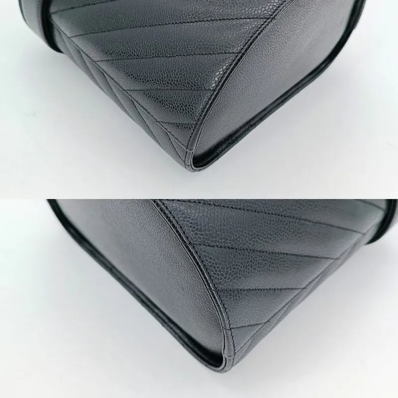 jr289-chanel-vintage-black-caviar-leather-chevron-cosmetic-bag