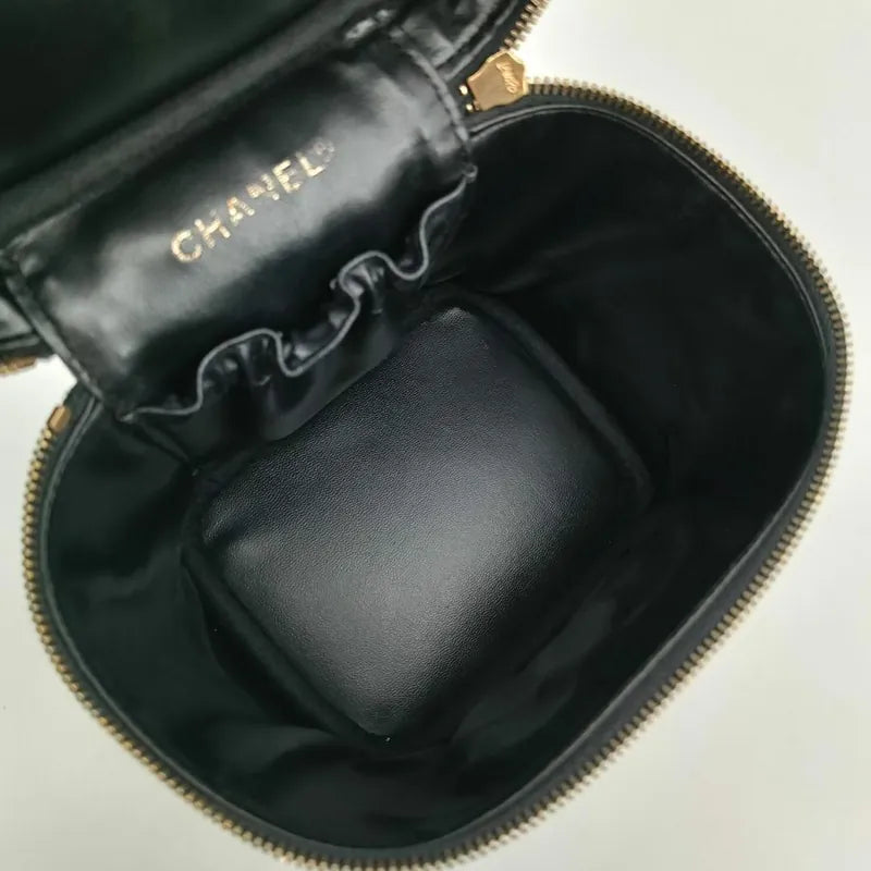 ra196-chanel-vintage-black-caviar-leather-cosmetic-bag