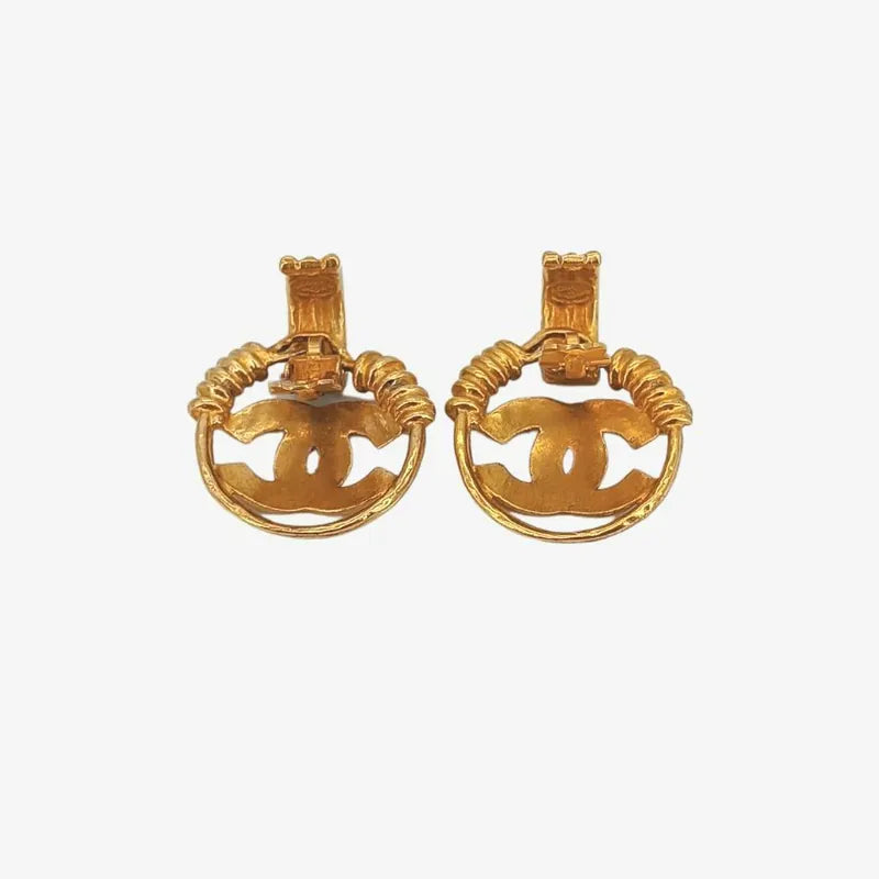 jt308-chanel-vintage-cc-spring-gold-plated-cutout-clip-on-earrings
