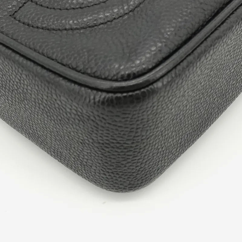 jq593-chanel-vintage-black-caviar-embossed-logo-camera-bag