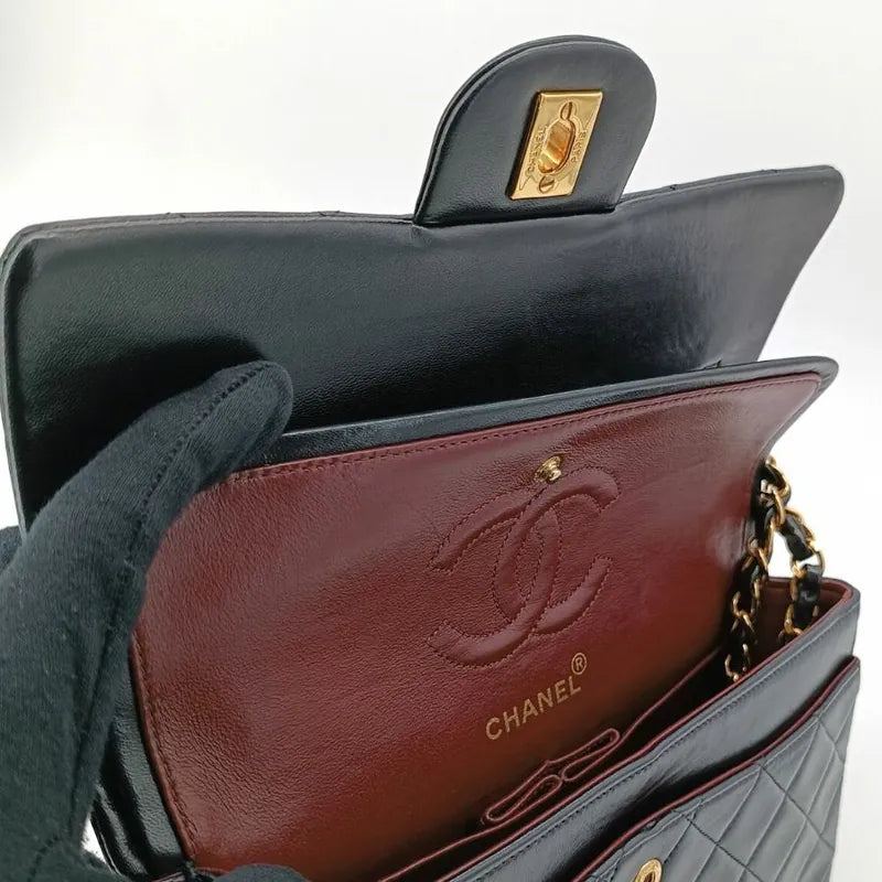 js620-chanel-vintage-black-lambskin-23cm-classic-flap-bag