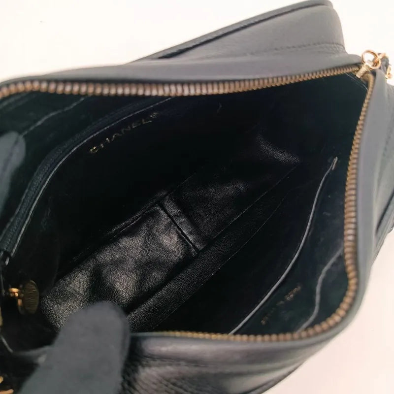 ra076-chanel-vintage-black-caviar-leather-quilted-camera-bag