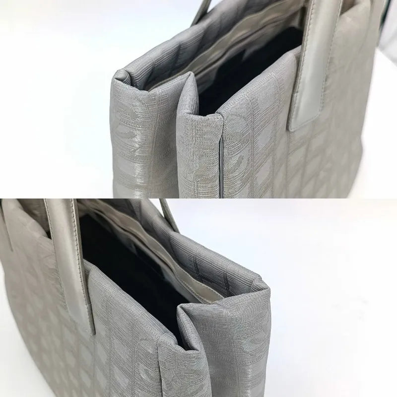 ra215-chanel-vintage-silver-nylon-handbag