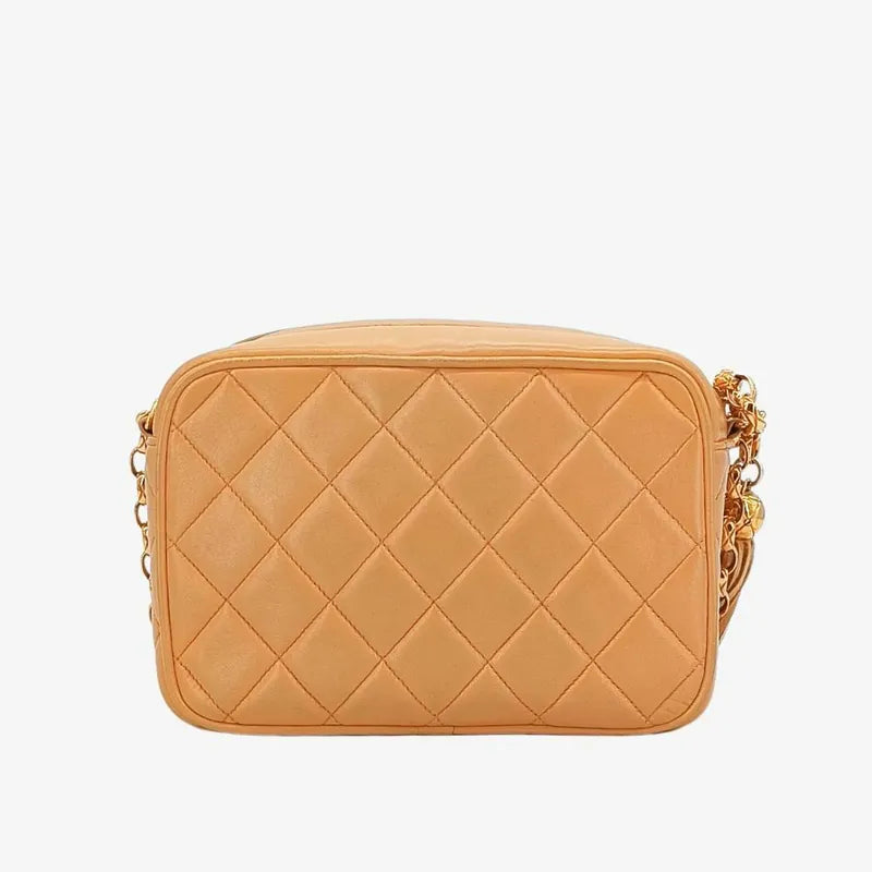 ra199-chanel-vintage-beige-lambskin-gold-chain-camera-bag