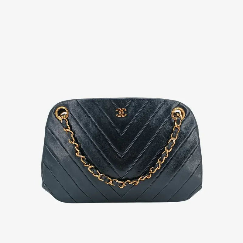 rb001-chanel-vintage-black-lambskin-chevron-handbag
