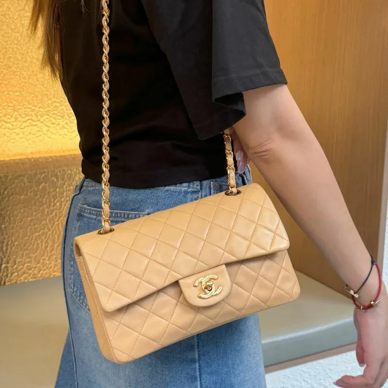 ra951-chanel-vintage-beige-lambskin-23cm-classic-flap-bag
