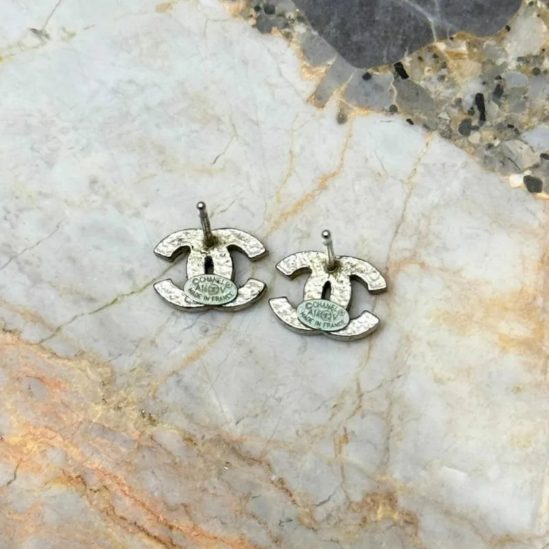 rc508-chanel-silver-crystal-mini-cc-logo-earrings