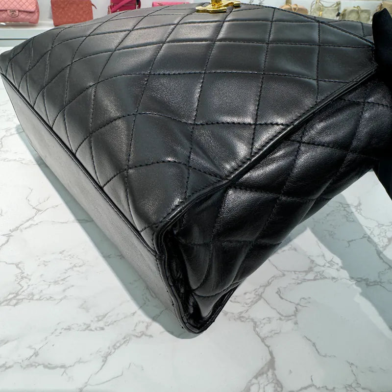 rc536-chanel-vintage-black-lambskin-tote-bag