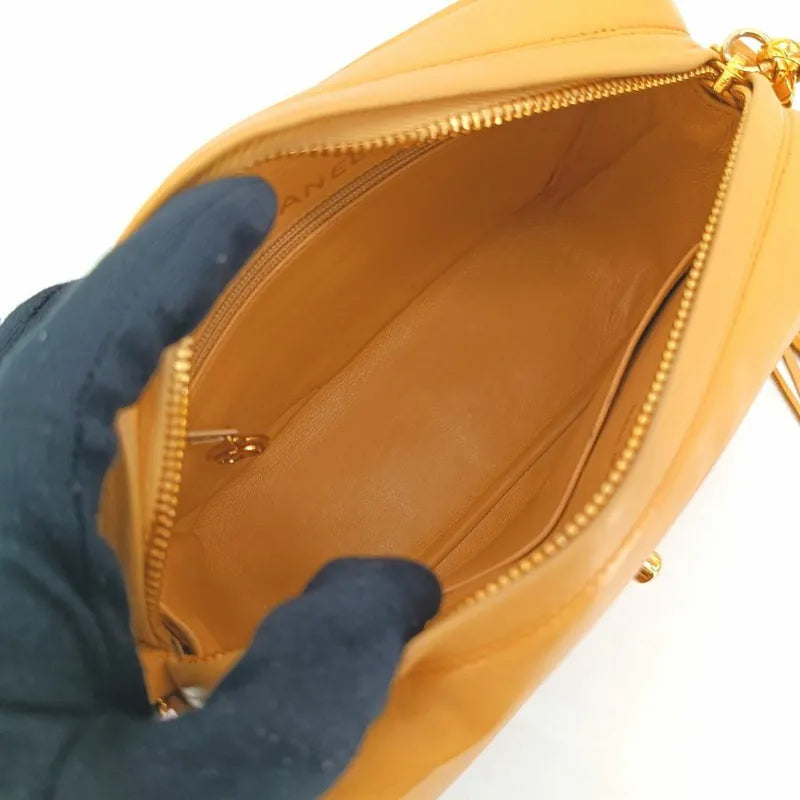 ra199-chanel-vintage-beige-lambskin-gold-chain-camera-bag