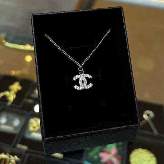 rc685-chanel-cc-rhinestone-pendant-necklace