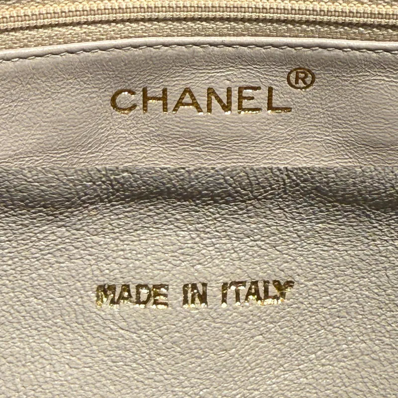 jw884-chanel-vintage-beige-lambskin-gold-chain-camera-bag