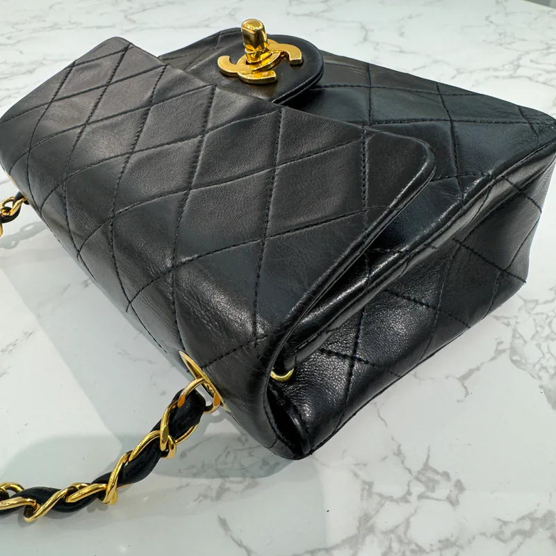 rc581-chanel-vintage-black-lambskin-classic-mini-flap-bag