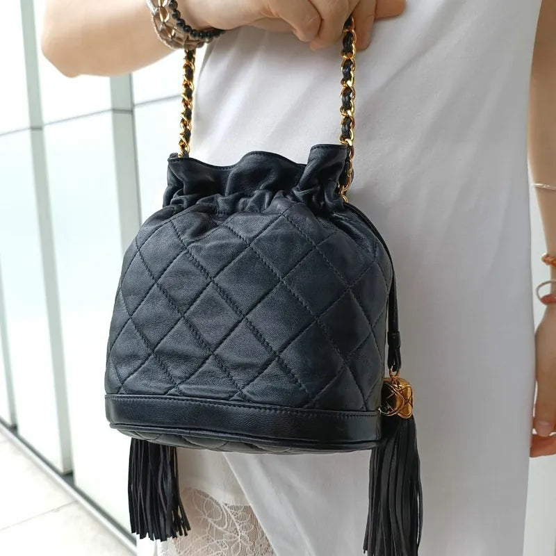jt183-chanel-vintage-black-lambskin-drawstring-bucket-bag