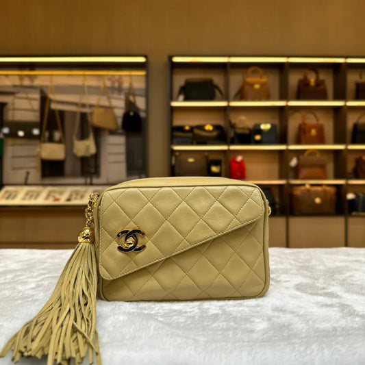 rb446-chanel-vintage-beige-lambskin-gold-chain-camera-bag