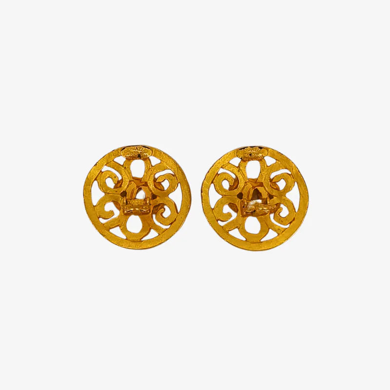 ra203-chanel-vintage-button-gold-plated-clip-on-earrings