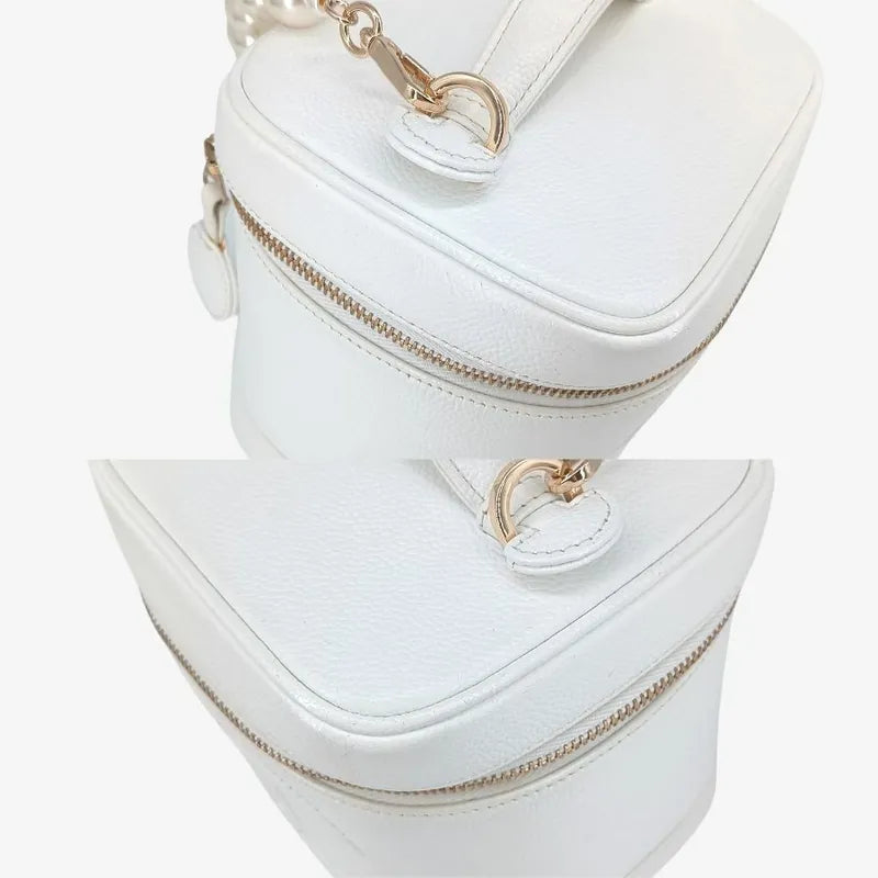 ra047-chanel-vintage-white-caviar-leather-cosmetic-bag