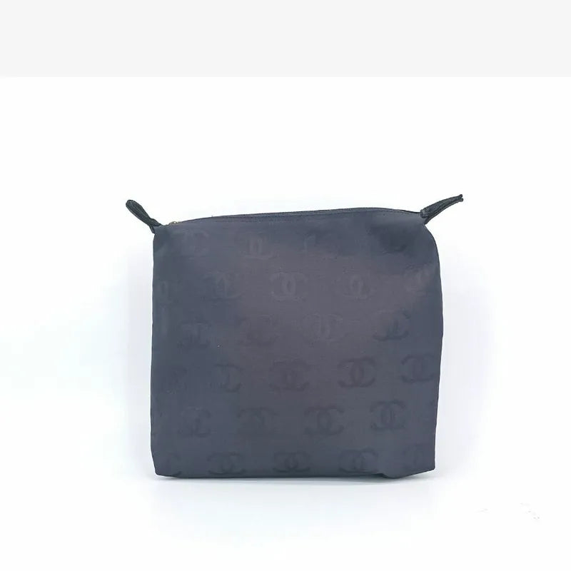 jt045-chanel-vintage-black-lambskin-cc-embossed-tote-bag