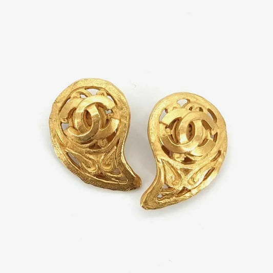jr743-chanel-vintage-gold-plated-cutout-clip-on-earrings