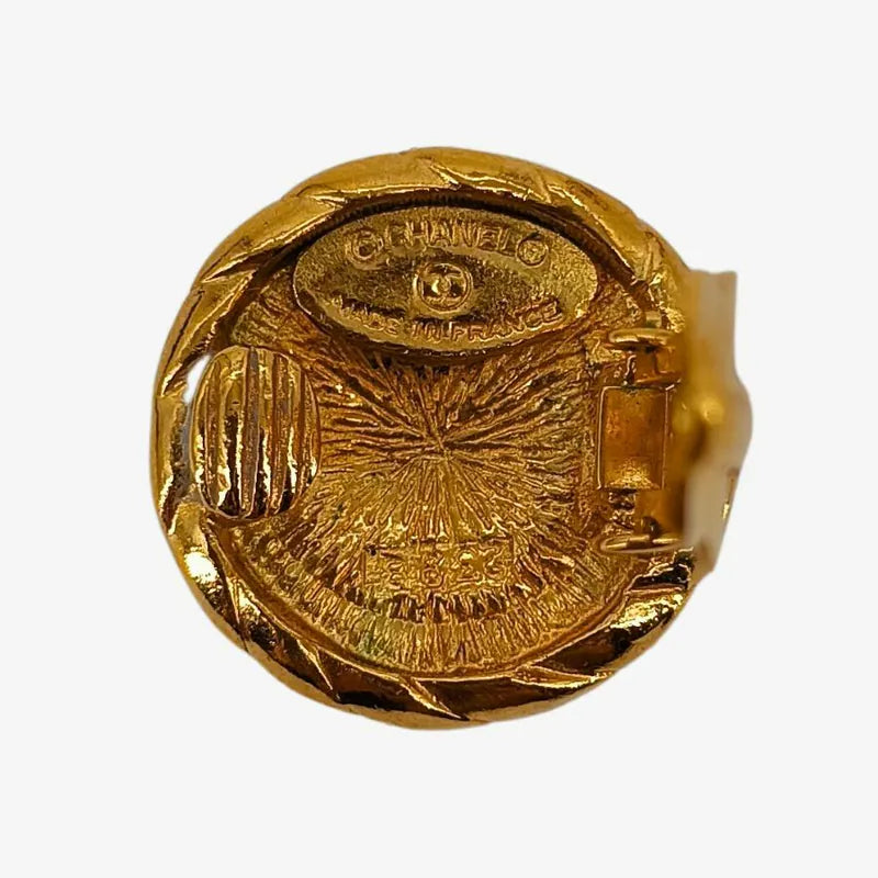 jw249-chanel-vintage-round-gold-plated-clip-on-earrings