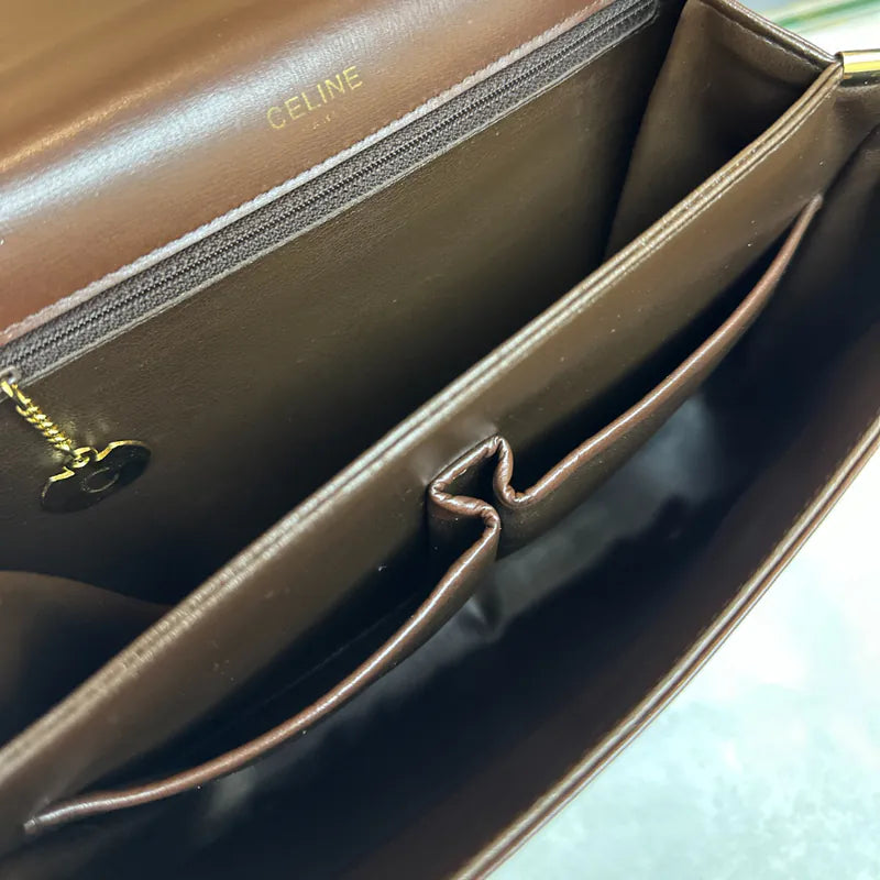 re124-celine-vintage-caviar-leather-shoulder-bag