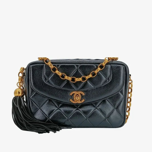 js667-chanel-vintage-black-lambskin-gold-chain-camera-bag