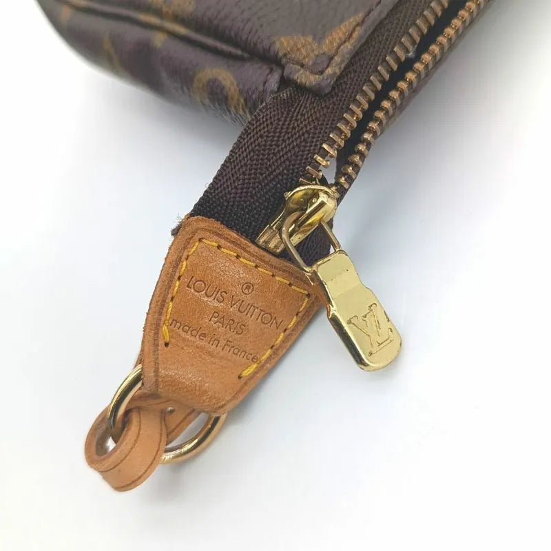 js399-louis-vuitton-pochette-accessories