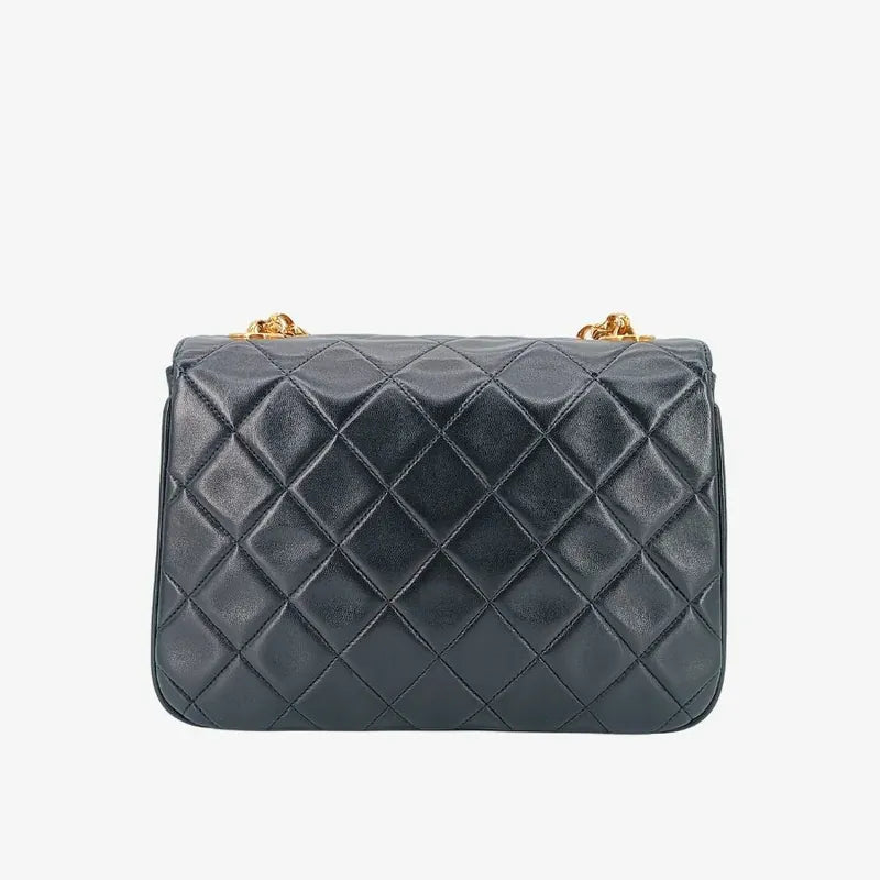 jt663-chanel-vintage-black-lambskin-gold-chain-flap-bag