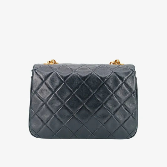 jt663-chanel-vintage-black-lambskin-gold-chain-flap-bag