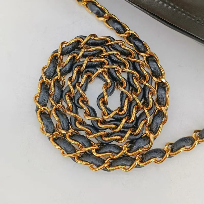 rb443-chanel-vintage-black-lambskin-quilted-camera-bag