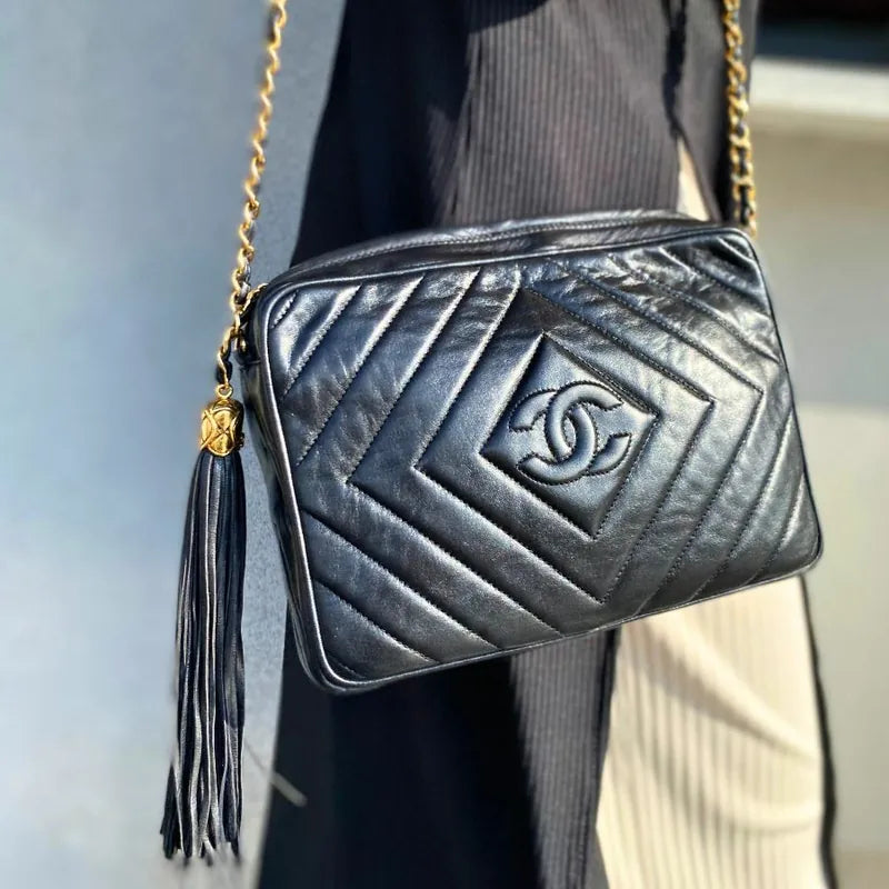 js937-chanel-vintage-black-lambskin-tassel-camera-bag