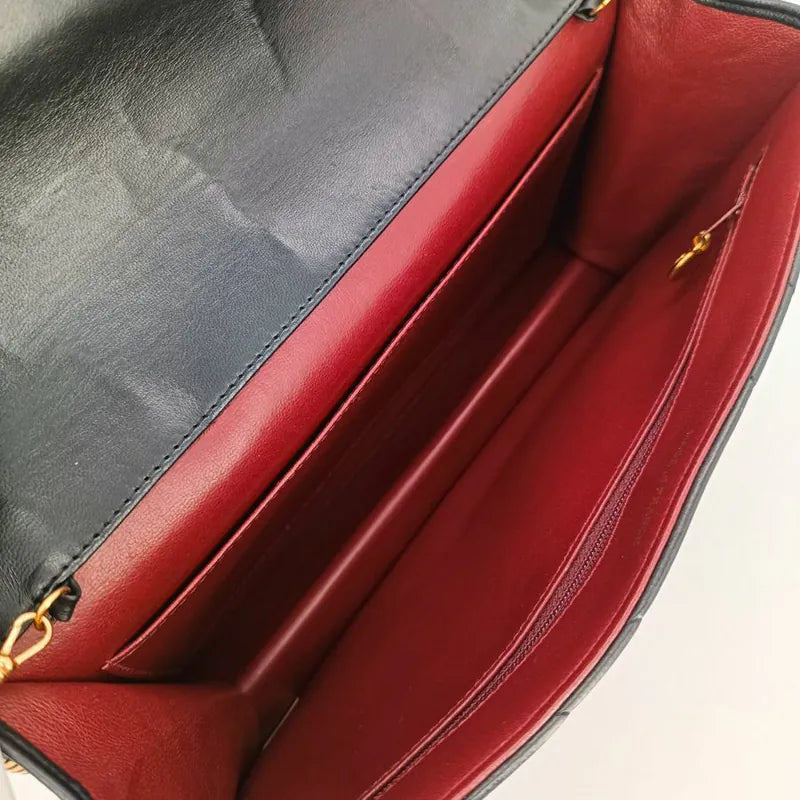 ju916-chanel-vintage-black-lambskin-chevron-push-lock-flap-bag