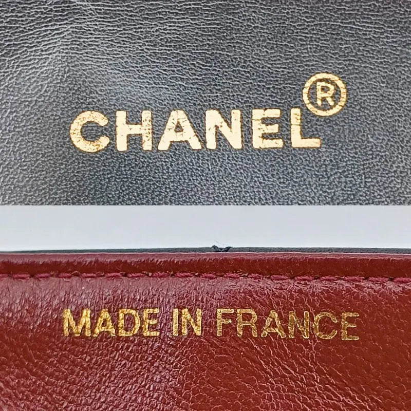 rb607-chanel-vintage-black-lambskin-22cm-diana-flap-bag