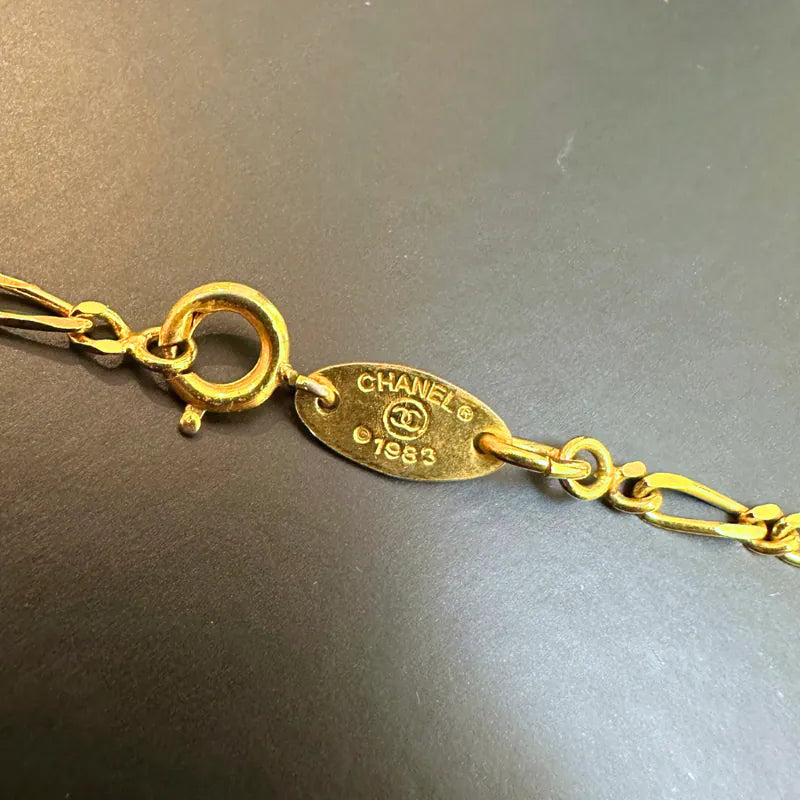 rc758-chanel-medallion-gold-chain-pendant-necklace