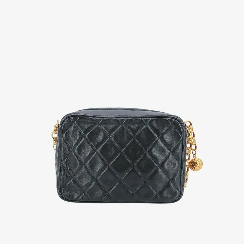 ra639-chanel-vintage-black-lambskin-quilted-camera-bag