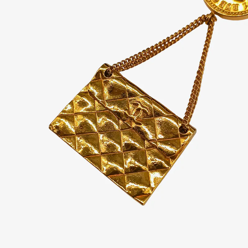 jw473-chanel-vintage-cc-coin-and-quilted-flap-bag-gold-plated-brooch