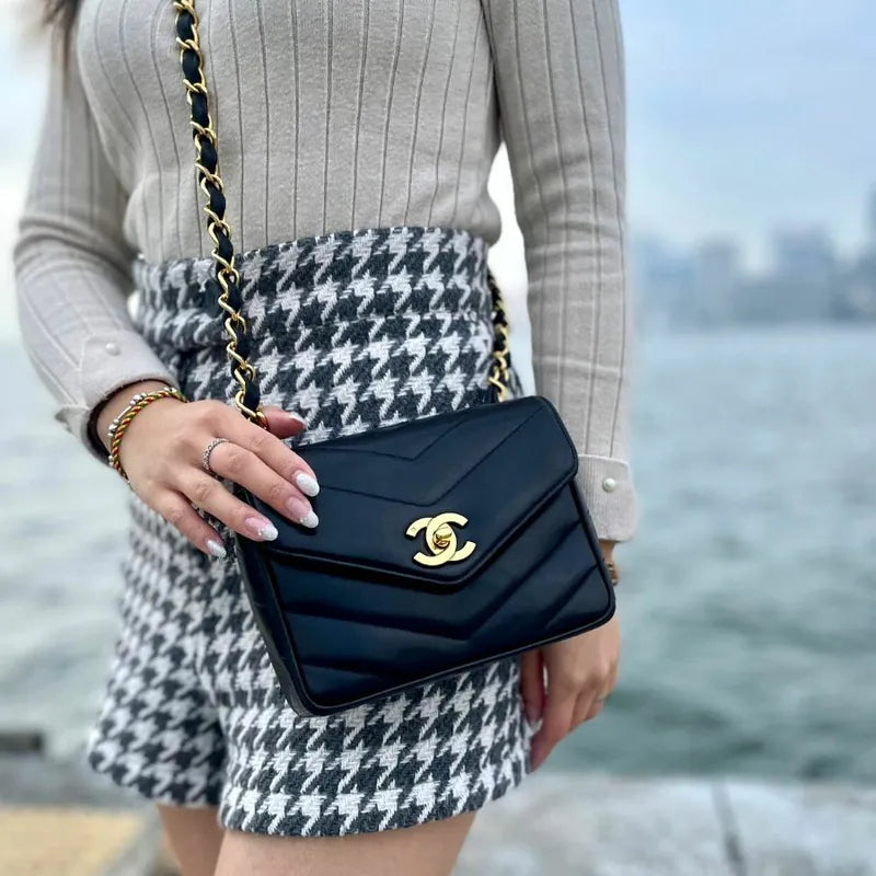 c407-chanel-vintage-navy-lambskin-chevron-mini-flap-bag