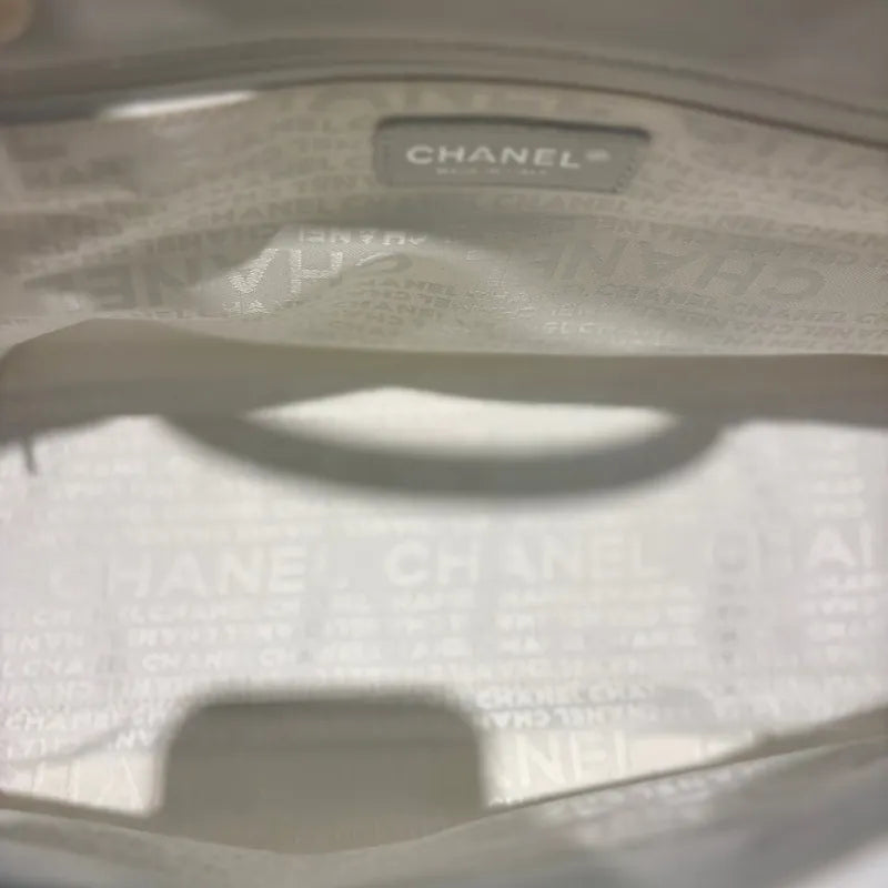 c532-chanel-vintage-white-cavier-leather-255-executive-handbag