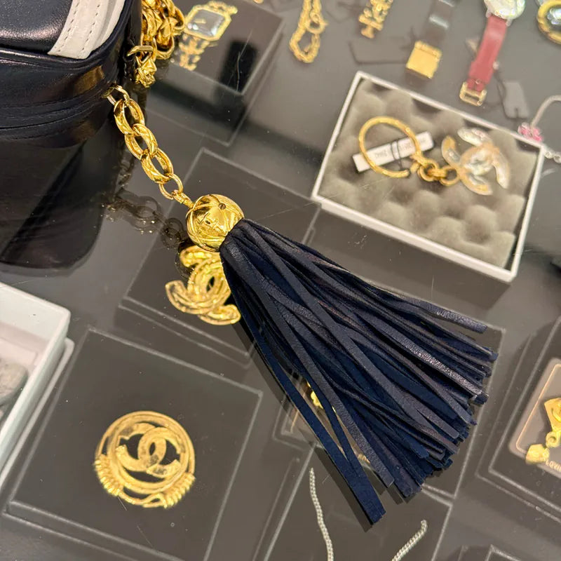 rb795-chanel-vintage-white-navy-lambskin-gold-chain-camera-bag