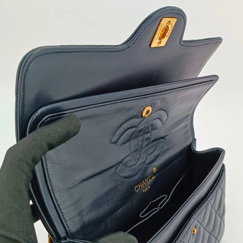 ju665-chanel-vintage-navy-lambskin-quilted-flap-bag