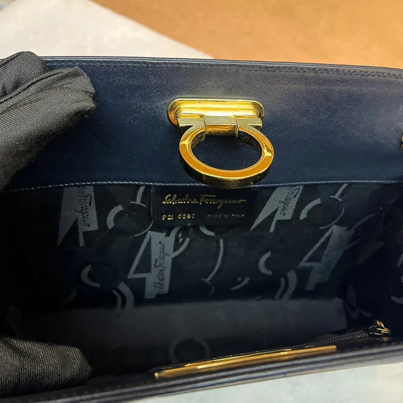 Salvatore Ferragamoレザーバッグ JX306 - SALVATORE FERRAGAMO Vintage Black Box Leather Shoulder Bag