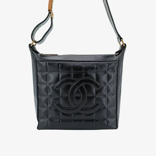 rb011-chanel-vintage-black-lambskin-chocolate-bar-handbag