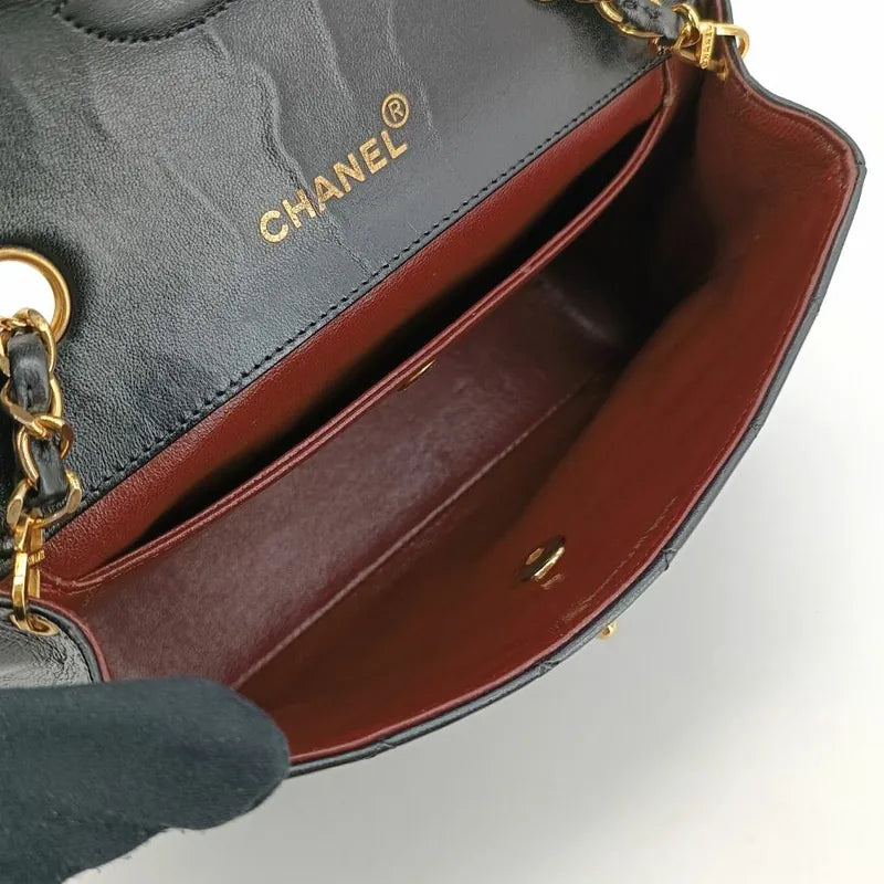 jr406-chanel-vintage-black-lambskin-quilted-flap-bag