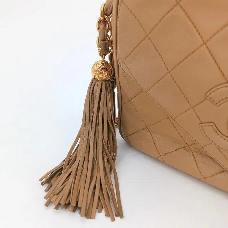 ju350-chanel-vintage-beige-lambskin-tassel-camera-bag