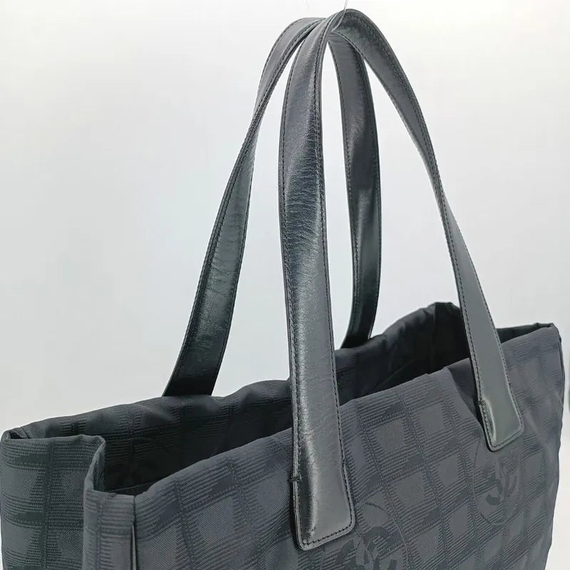 jt745-chanel-vintage-black-nylon-handbag