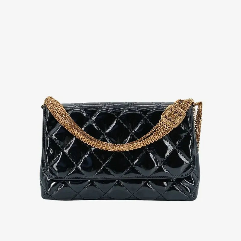 c320-chanel-vintage-black-patent-leather-quilted-flap-bag