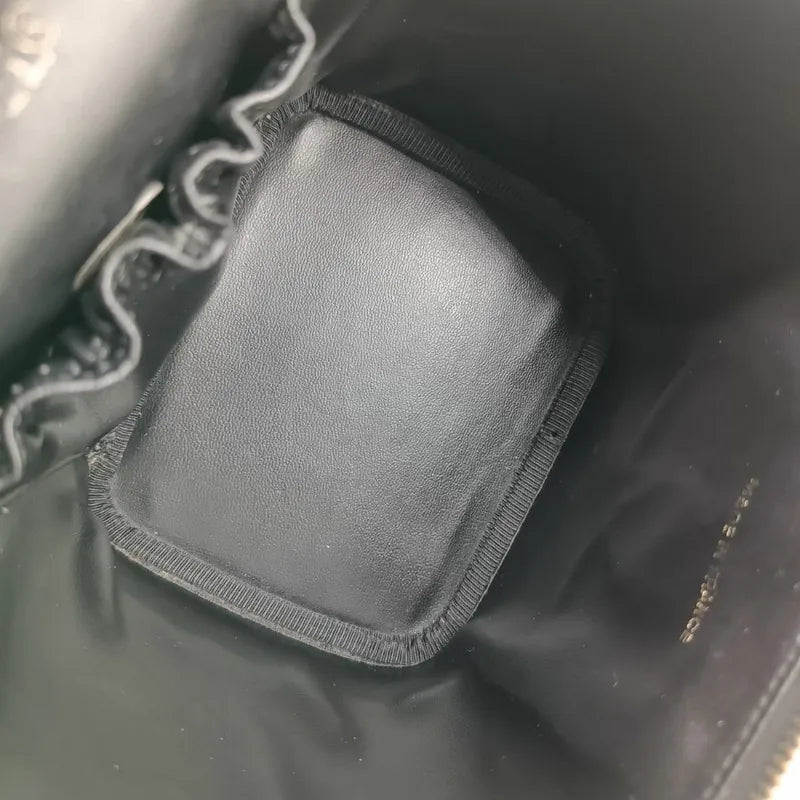 jt137-chanel-vintage-black-caviar-leather-cosmetic-bag