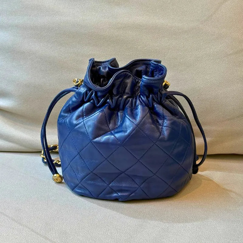 rc192-chanel-vintage-navy-lambskin-quilted-cc-logo-shoulder-bag